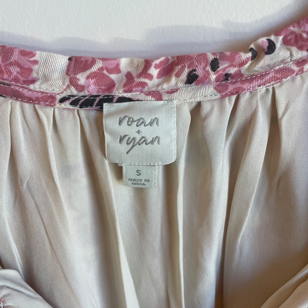 Roan + Ryan Long-Sleeve dress - Picture 3 of 4